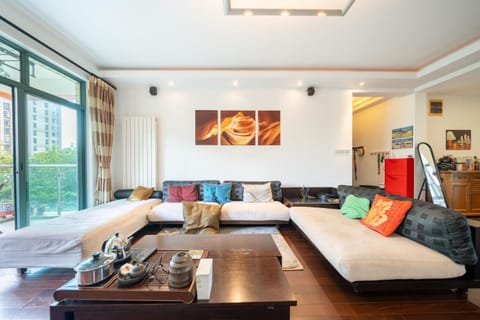 Living room, Photo of the whole room