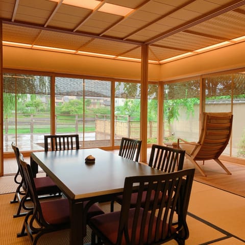 Garden, Photo of the whole room