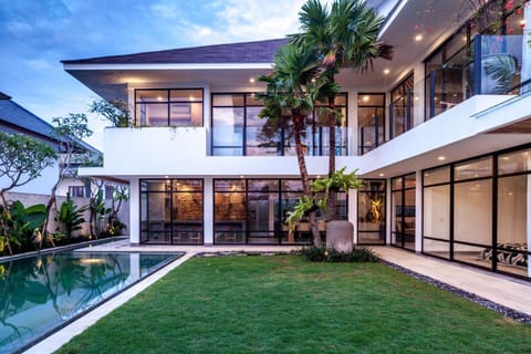 Property building, Patio, Day, Garden, Pool view, Swimming pool