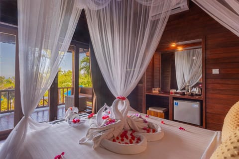 Bedroom, oven, towels