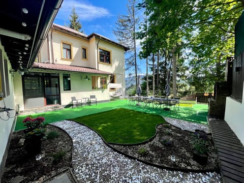 Property building, Day, Natural landscape, Garden, Garden view