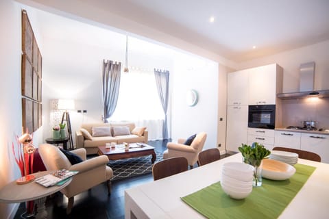Kitchen or kitchenette, Living room, Dining area