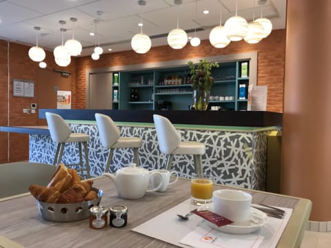 Lounge or bar, Continental breakfast