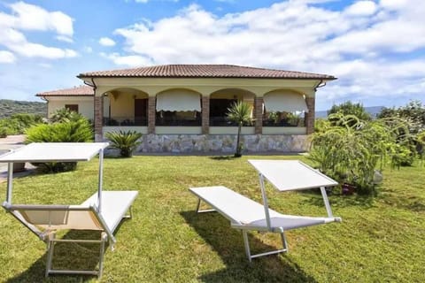 Alghero Villa Mistral per 7 persone Terrazza BBQ AC WiFi Villa in Sardinia