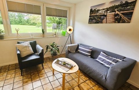 Day, Photo of the whole room, Seating area, Time of day