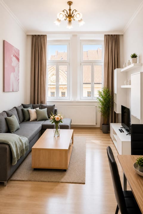 Communal lounge/ TV room, Living room, Seating area, Evening entertainment