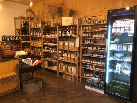 Dining area, Supermarket/grocery shop