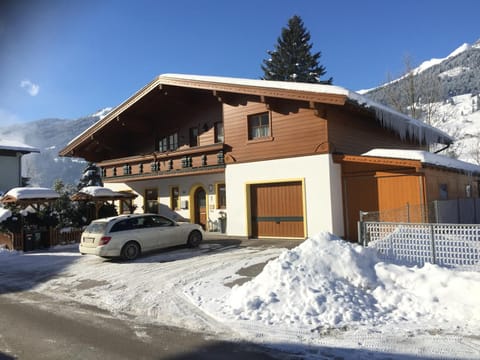 Property building, Winter, Parking