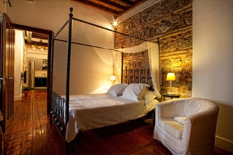 Bed, Photo of the whole room, Decorative detail