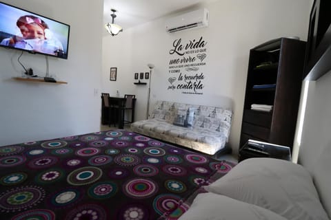 Bed, TV and multimedia, Bedroom