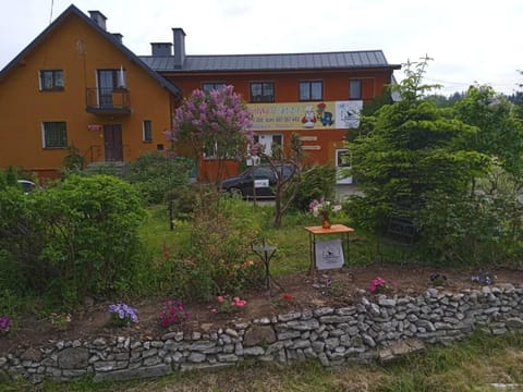 Property building, Restaurant/places to eat