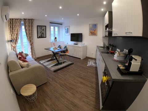 Kitchen or kitchenette, Photo of the whole room, Seating area, Bedroom