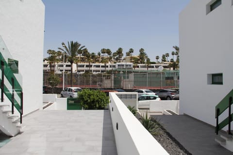 Balcony/Terrace, Street view