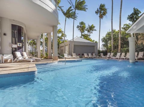 Swimming pool, sunbed