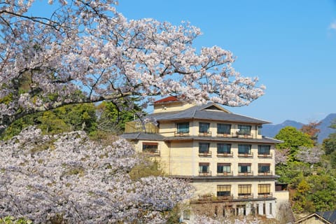 Property building, Spring