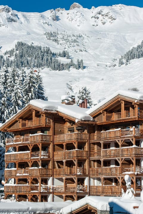 Property building, Facade/entrance, Winter