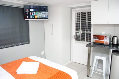 TV and multimedia, Kitchen or kitchenette, Bedroom