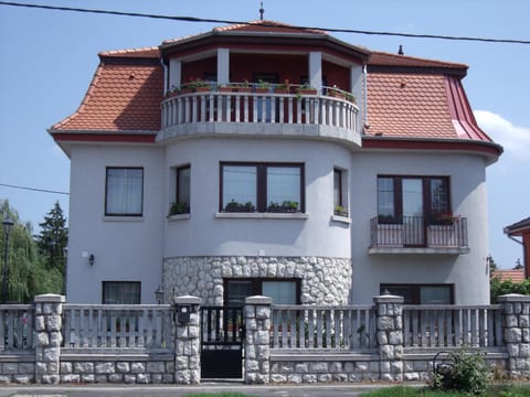 Property building, Day
