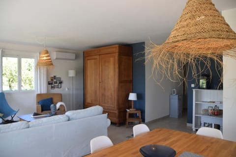 Living room, Photo of the whole room