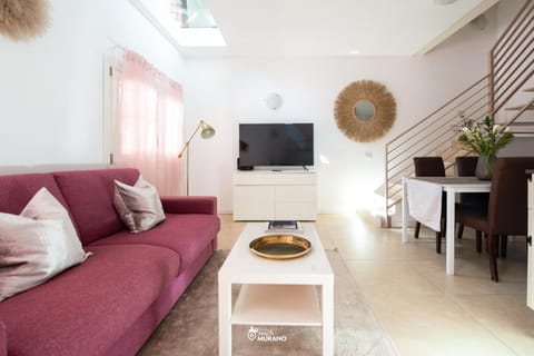 TV and multimedia, Living room, Seating area, Dining area
