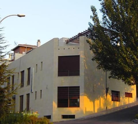 Facade/entrance, Off site