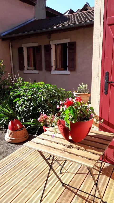 Facade/entrance, Balcony/Terrace