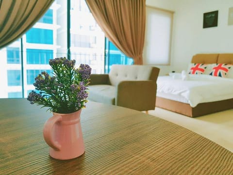 Bed, Living room, Photo of the whole room, Seating area, Bedroom