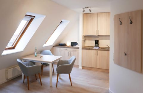 Kitchen or kitchenette, Seating area
