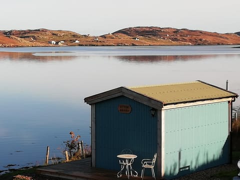 Otter Bothy Chalet in Scotland