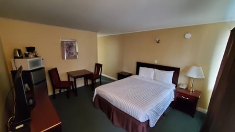 Comox Valley Inn & Suites Motel in Courtenay