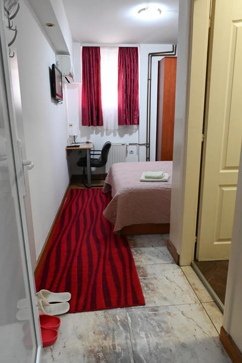 Bed, TV and multimedia, air conditioner