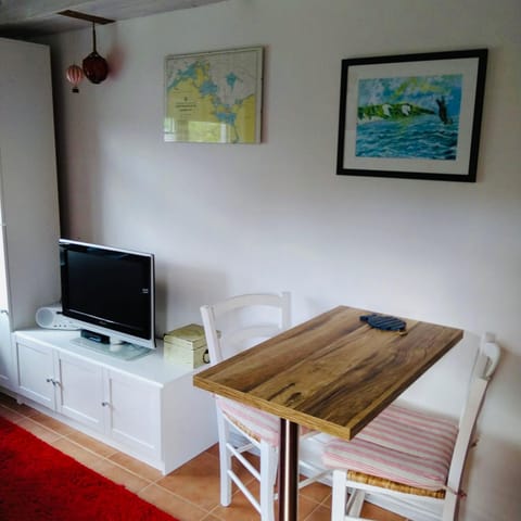 TV and multimedia, Photo of the whole room, Seating area