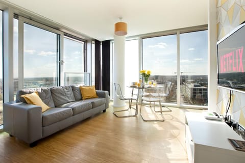 2 Bedroom 2 Bathroom Apartment in Central Milton Keynes with Free Parking and Smart TV - Contractors, Relocation, Business Travellers Apartment in Milton Keynes