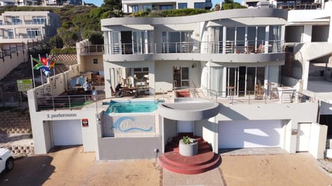 Property building, Balcony/Terrace, Swimming pool