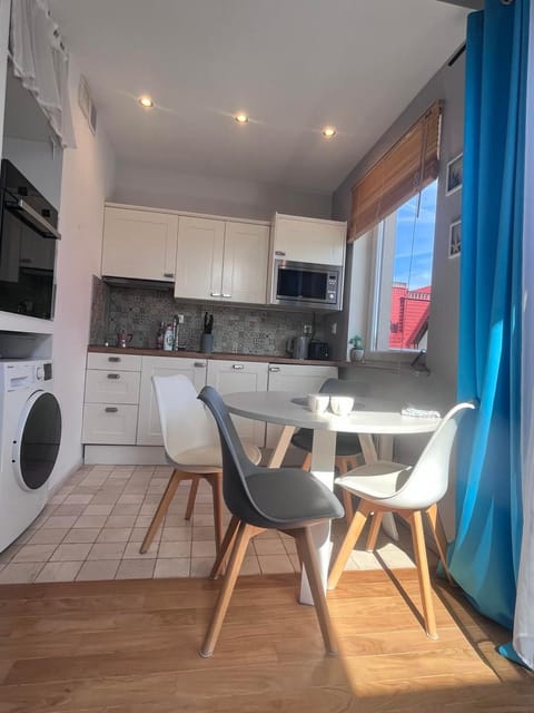 Kitchen or kitchenette, kitchen