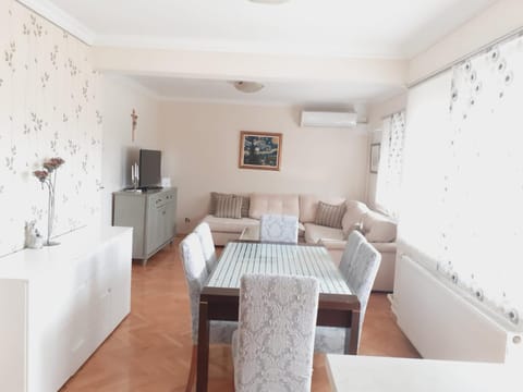 Spacious 80m2 Apartment in the Center Apartment in Federation of Bosnia and Herzegovina