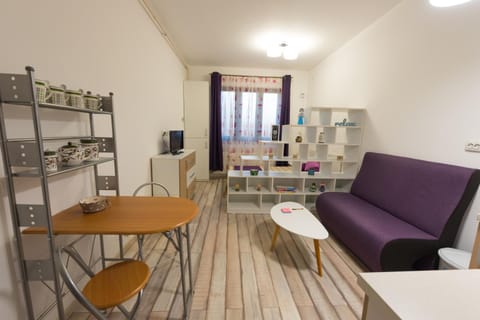 Shower, Toilet, Bathroom, TV and multimedia, Coffee/tea facilities, Kitchen or kitchenette, Seating area, Dining area, Inner courtyard view