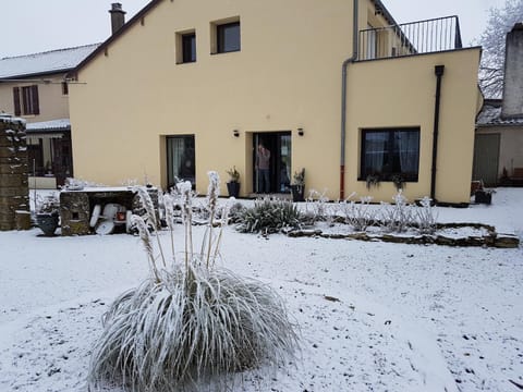 Property building, Facade/entrance, Winter