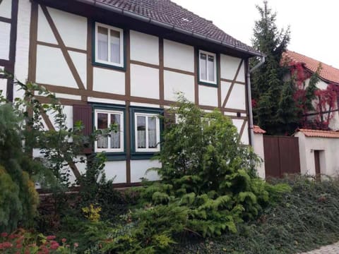Property building, Day, Garden, Garden view