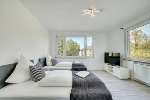 Photo of the whole room, City view
