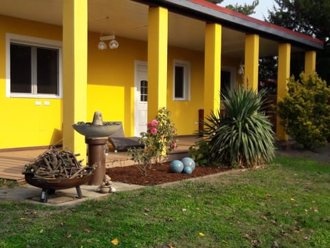 Facade/entrance