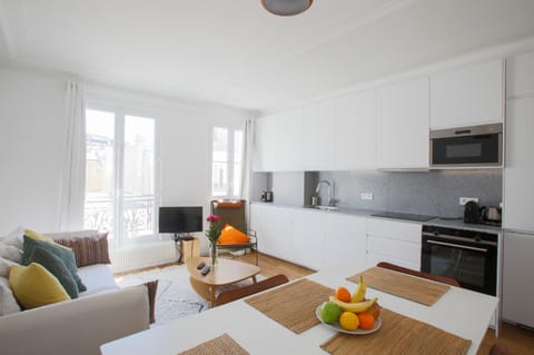 Kitchen or kitchenette, Living room, Dining area