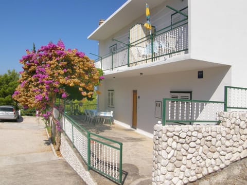 Property building, Facade/entrance, View (from property/room), Balcony/Terrace