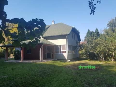 "Popov VRT" Banoštor - kuća-vikendica na Dunavu-Fruskoj Gori House in Novi Sad