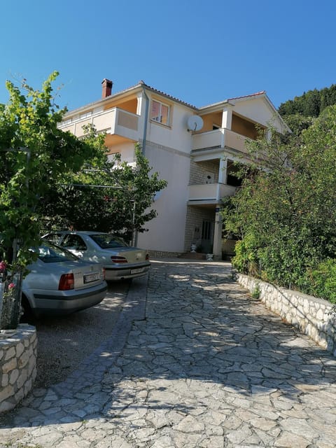 Patio, Facade/entrance