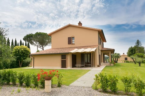 Property building, Patio, Garden, Balcony/Terrace, Dining area