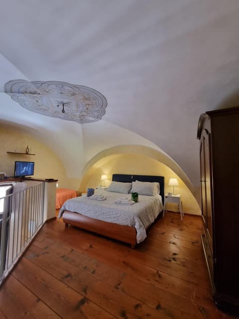 Bed, TV and multimedia, Photo of the whole room, Bedroom, cot, locker, wardrobe