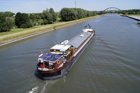 BlackPearl Boat&Breakfast Bed and Breakfast in Zeeland, Netherlands
