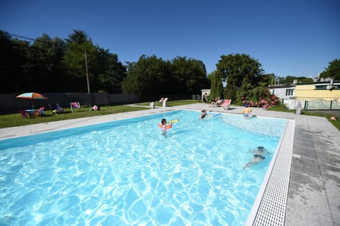 Swimming pool, Swimming pool