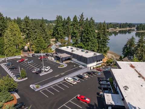 Oyster Bay Inn & Suites Hotel in Bremerton
